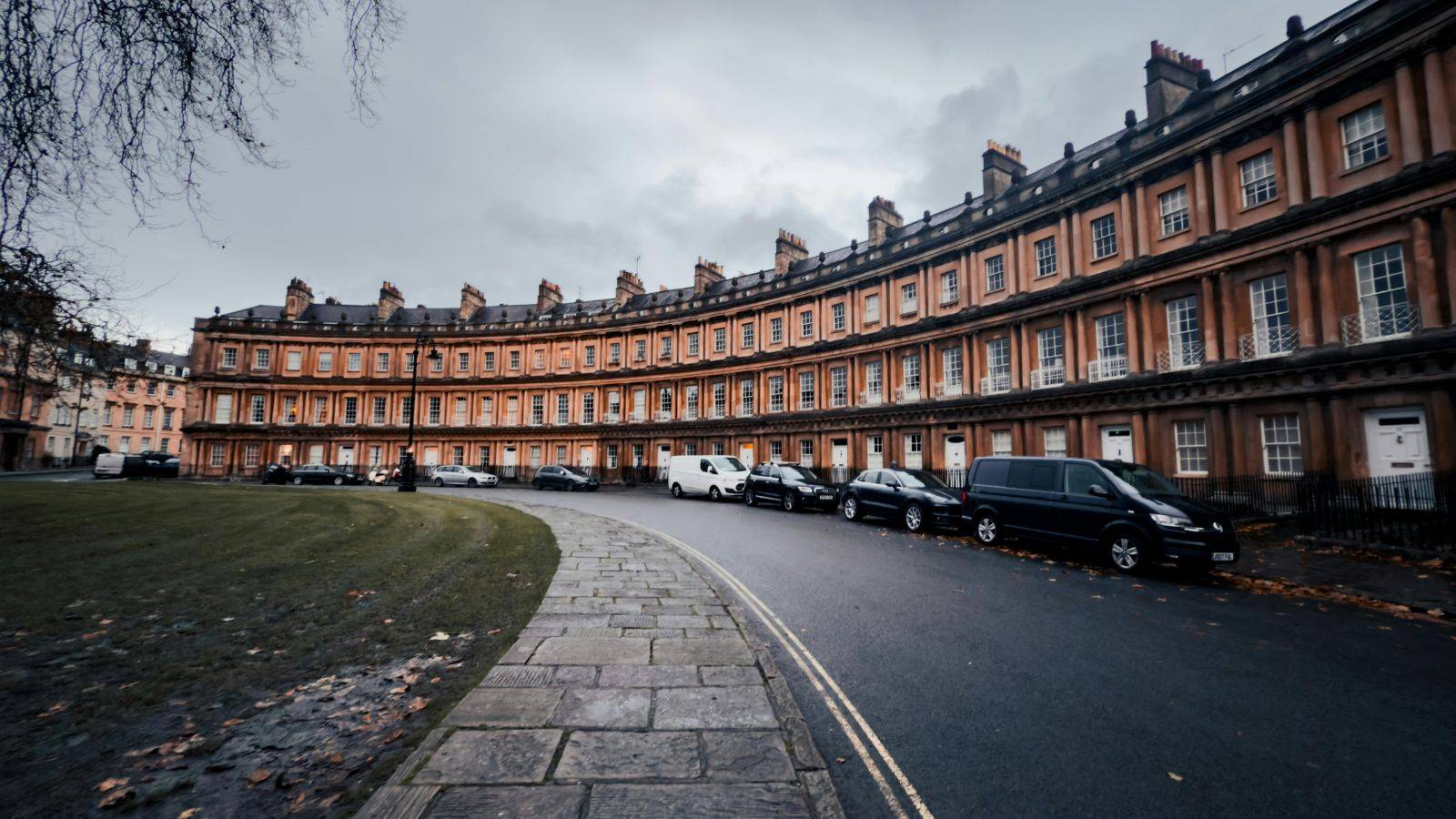 Georgian crescent building Bath representing collective enfranchisement UK 2025 leaseholder property investment opportunities