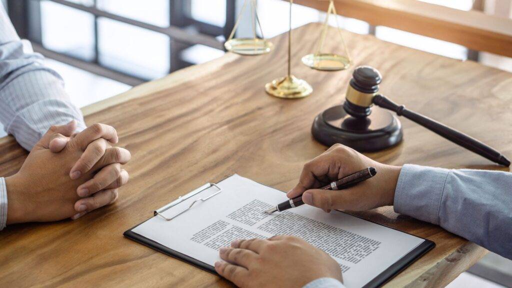 Legal consultation with gavel and scales representing expert restaurant leasing UK 2025 legal guidance and contract review services