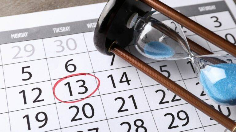 Calendar showing processing deadline with hourglass – UK visa processing times concept