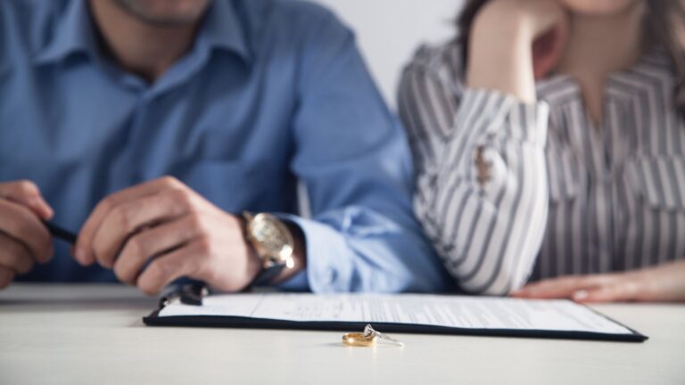 Two people collaborating in a professional consultation meeting for collaborative divorce proceedings