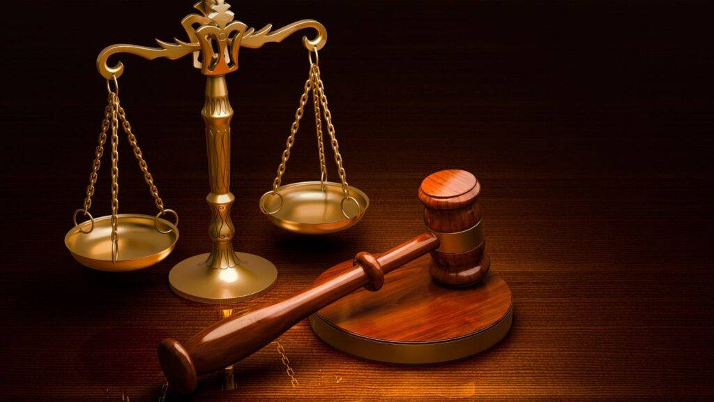 Scales of justice and gavel representing litigation solicitors London