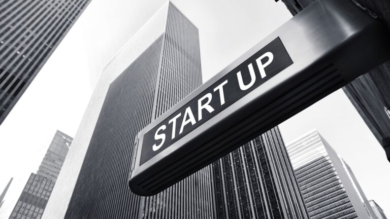 Start-up visa closed directional sign showing route changes to Innovator Founder alternative - UK business immigration guidance