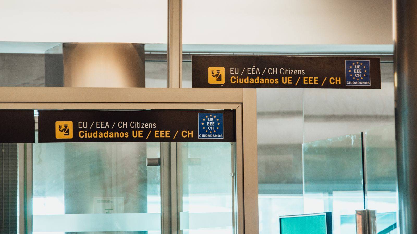 European airport border control showing EU EEA CH citizens lanes representing ETIAS requirements for UK citizens Europe travel authorization 2026