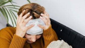Person with bandaged head experiencing pain showing head injury compensation UK 2025 claim assessment