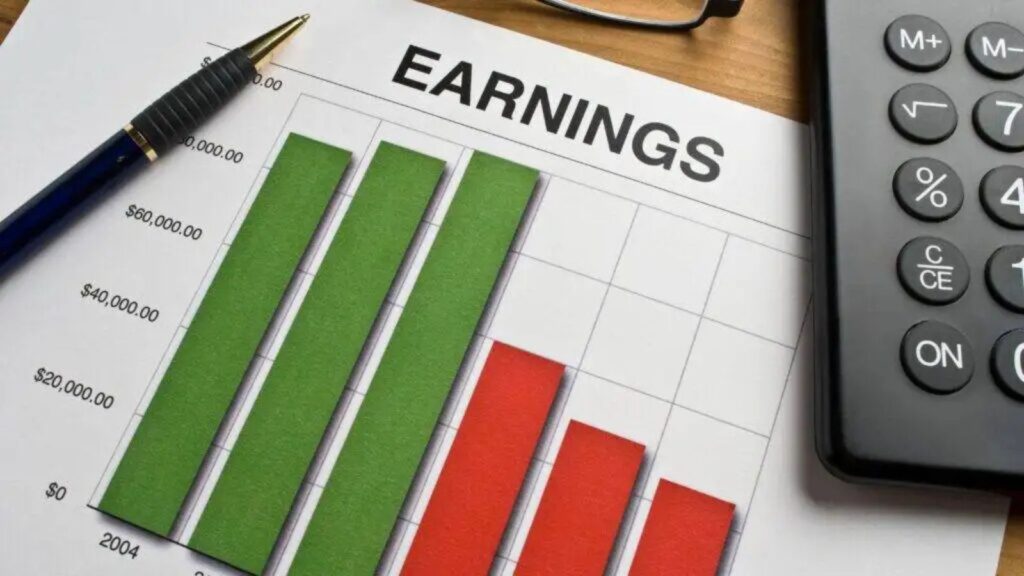 Earnings chart showing declining income from green to red bars with calculator and documentation representing loss of earnings compensation UK 2025 financial claim calculations